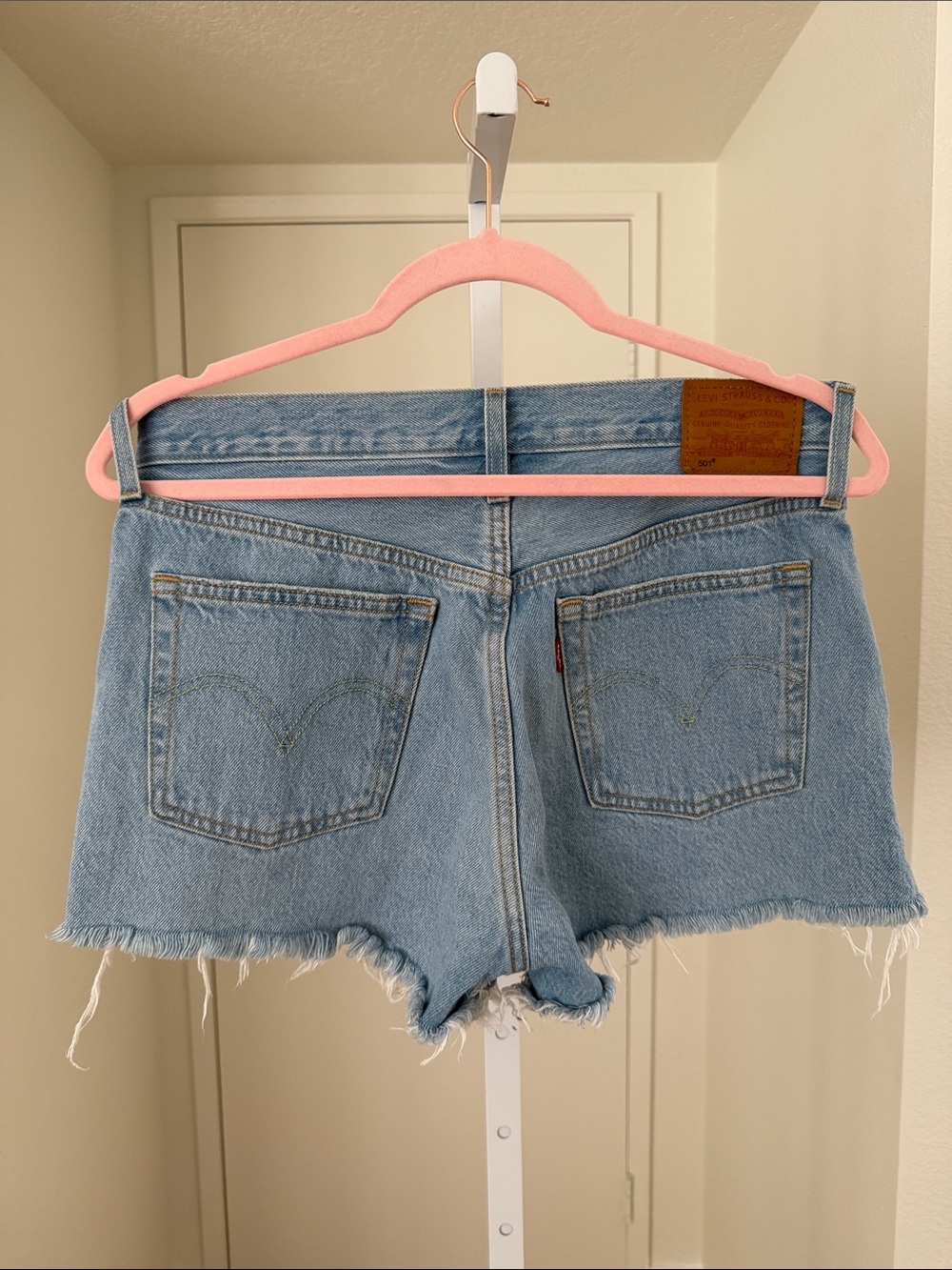 Levi’s 501 cut offs Women's Shorts - Picture 5 of 6